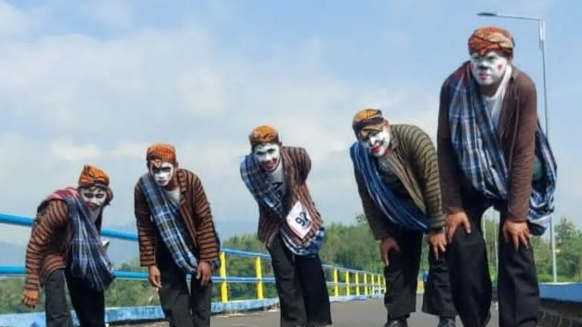Peserta napak tilas pada Hari Jadi Wonogiri tahun lalu. Untuk tahun ini, peringatan Hari Jadi ke-285 Wonogiri diisi dengan kegiatan fokus layanan publik dan edukasi kesehatan masyarakat. (IWAN ADI/RADAR SOLO)