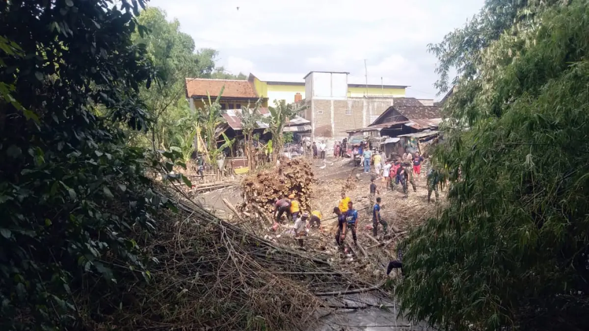 Aliran Kali Jenes membentang lintas wilayah Sukoharjo dan Solo