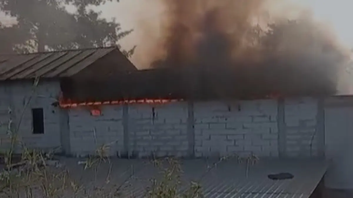 Kebakaran menimpa rumah produksi sangkar burung di Dusun Ngemplak RT 01/07, Desa Gadingan, Kecamatan Mojolaban, Sukoharjo, Selasa sore (5/5). (Dok. Damkar Sukoharjo)