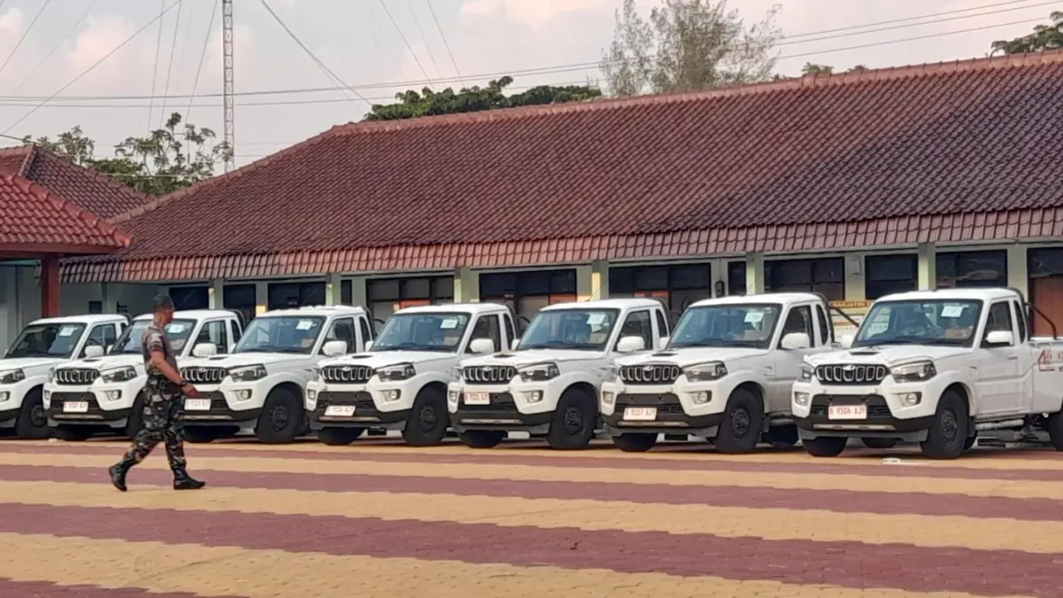 Mobil kendaraan operasional KDMP di Karanganyar tiba di Makodim 0727 Karanganyar, Selasa (5/5/2026). (Rudi Hartono/Radar Solo)