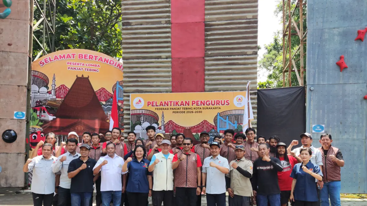Pelantikan pengurus baru Federasi Panjat Tebing Indonesia (FPTI) Kota Solo periode 2026–2030 di area panjat tebing Stadion Manahan, Solo, Minggu (3/5/2026).&nbsp;(HERNINDYA JALU/RADAR SOLO) 