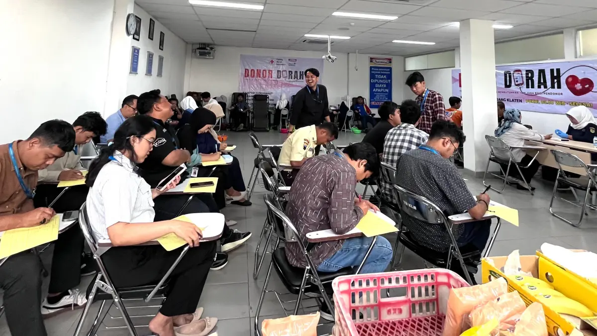 Kegiatan ini berhasil menarik minat ratusan pendaftar yang antusias memberikan kontribusi nyata bagi ketersediaan stok darah di wilayah Klaten dan sekitarnya.&nbsp;(DOK.INDOMARET)