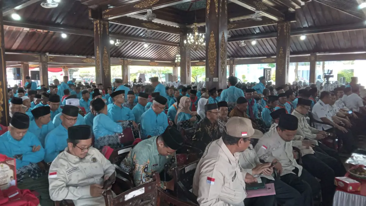 Pamitan calon jamaah haji asal Kabupaten Sukoharjo di Graha Satria Praja, Rabu (6/5). (IWAN KAWUL/RADAR SOLO)