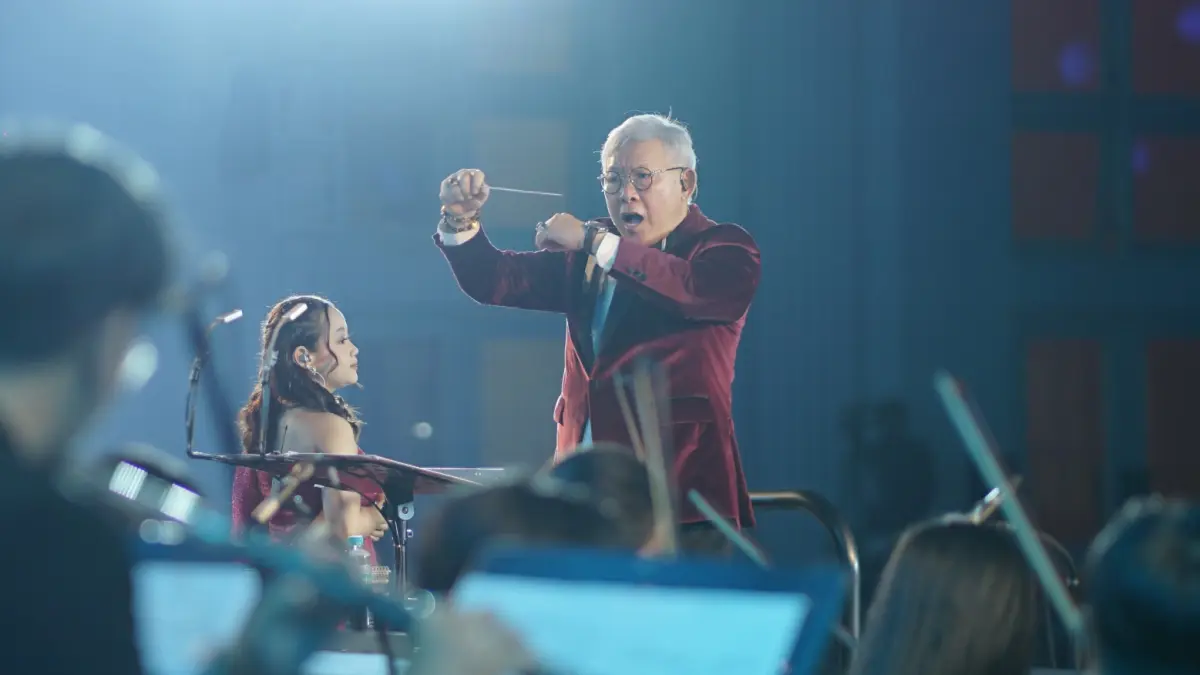 BERKHARISMA: Grego Julius saat pemimpin konser bertajuk "Magnificat Jiwa–Simfoni Kasih Bagi Bunda Maria" di Graha Bung Karno, Klaten Tengah pada Rabu malam (6/5/2026). (ISTIMEWA)