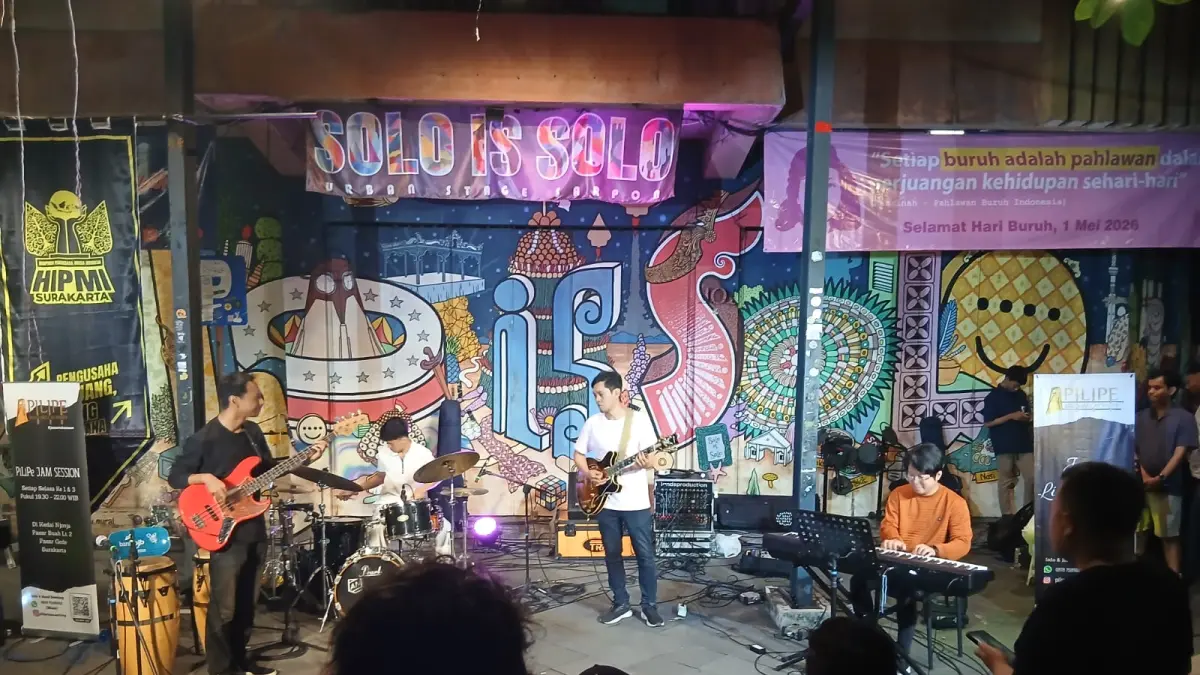 Pilipe (Solo Jazz Activity) tampil di Koridor Gatsu, Kota Solo belum lama ini. (DAMIANUS BRAM/RADAR SOLO) 