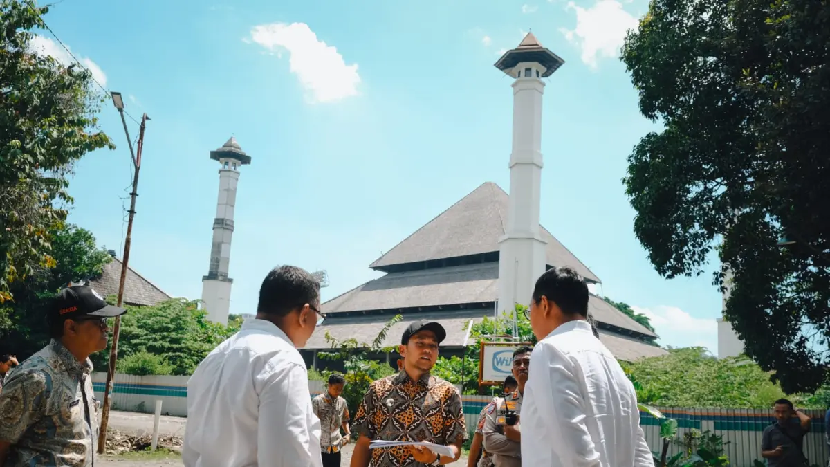 Wali Kota Solo Respati Ardi mendampingi tim dari Kejagung, Kejati, dan Kejari Solo, Kamis (7/5/2026). (Silvester Kurniawan/Radar Solo)