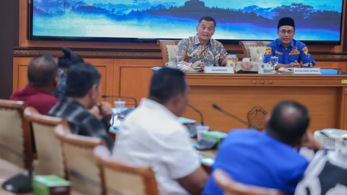Gubernur Jateng Ahmad Luthfi audiensi bersama Himpunan Nelayan Seluruh Indonesia (HNSI) Jawa Tengah dan para pelaku usaha perikanan di Semarang, Jumat (8/5/2026). (DOK.PEMPROV JATENG)