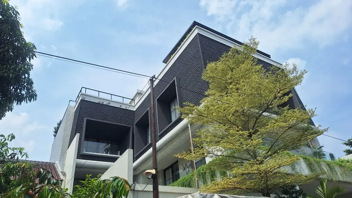 Lokasi kebakaran rumah Anggota IV Badan Pemeriksa Keuangan (BPK) Republik Indonesia Haerul Saleh di Jalan TB Simatupang No 3, RT03/RW02, Tanjung Barat, Jagakarsa, Jakarta, Jumat (8/5/2026). ANTARA/Luthfia Miranda Putri.