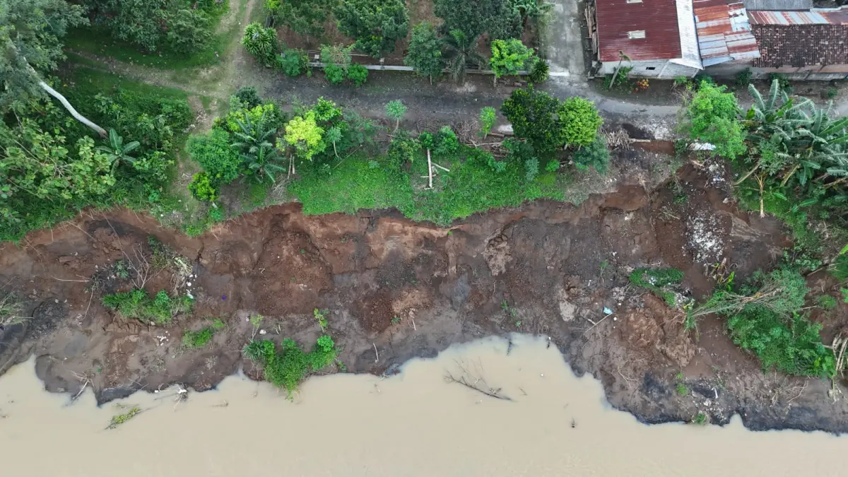 Lokasi longsor bantaran Sungai Bengawan Solo di kawasan Banmati, Sukoharjo Kota. (ISTIMEWA)