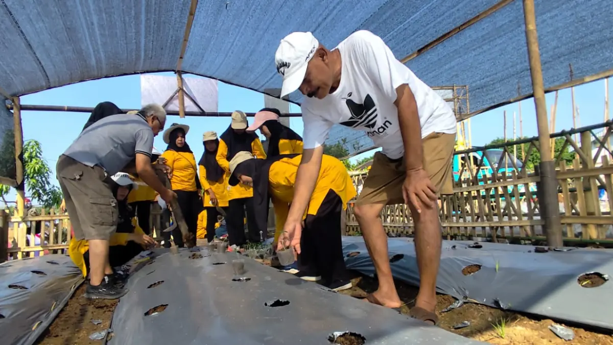 Pemerintah Desa Pranan mulai mengembangkan wisata edukasi berbasis pertanian dan peternakan melalui kebun Kelompok Wanita Tani (KWT) di kawasan kandang komunal, Minggu (10/5). (IWAN KAWUL/RADAR SOLO)