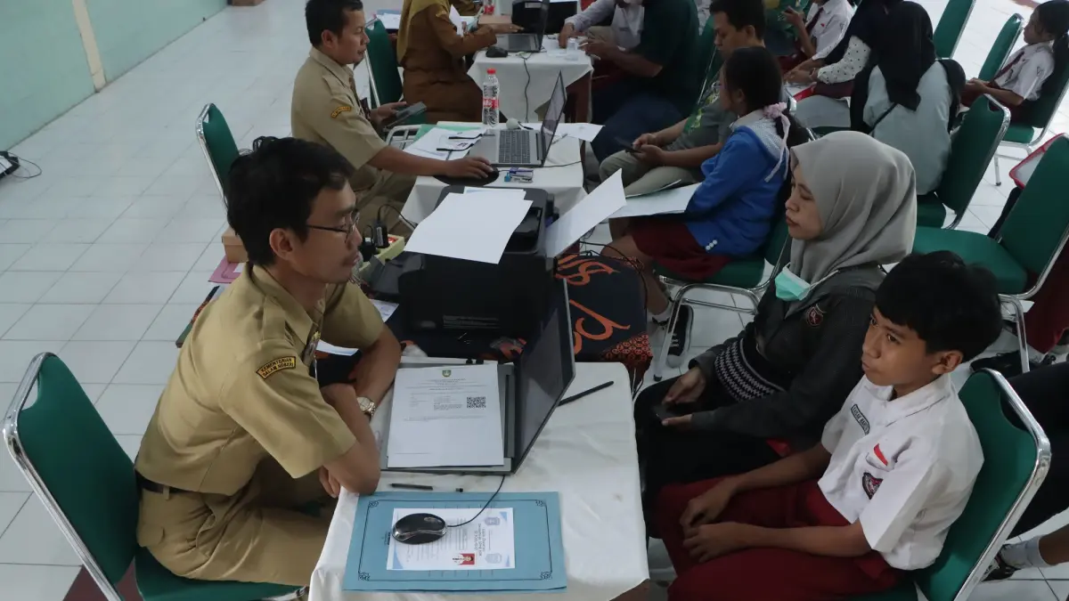 Pendaftaran SPMB program khusus SMP negeri di Kota Solo. (M Ihsan/Radar Solo)