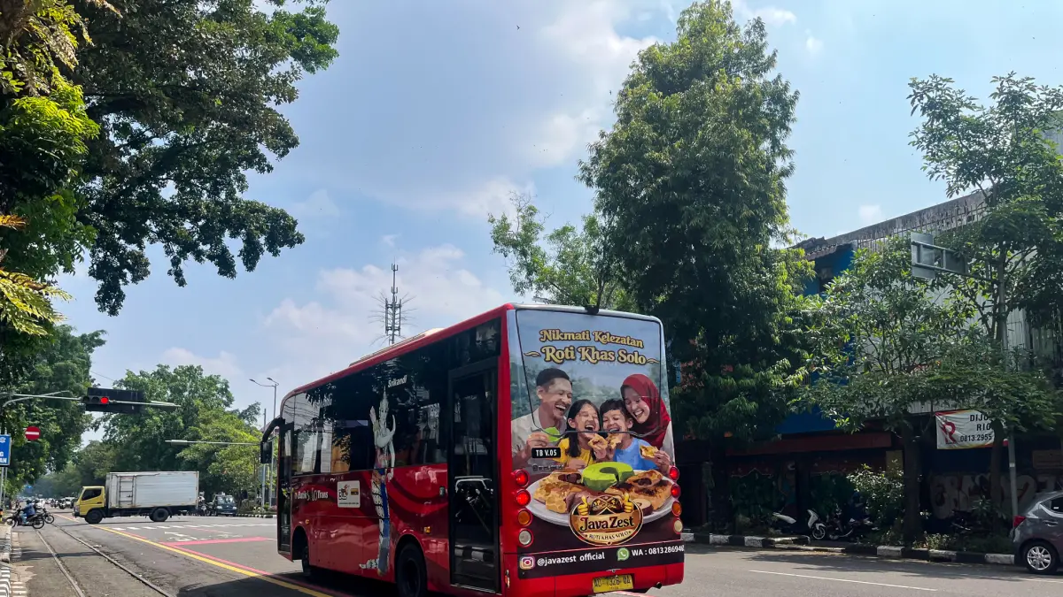 Iklan promosi di BST untuk menggenjot pendapatan daerah. (M Ihsan/Radar Solo)