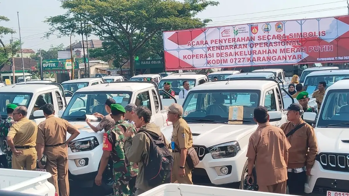 Penyerahan mobil operasional KDMP oleh Kodim 0727 Karanganyar, Senin (11/5/2026). (Rudu Hartono/Radar Solo) 