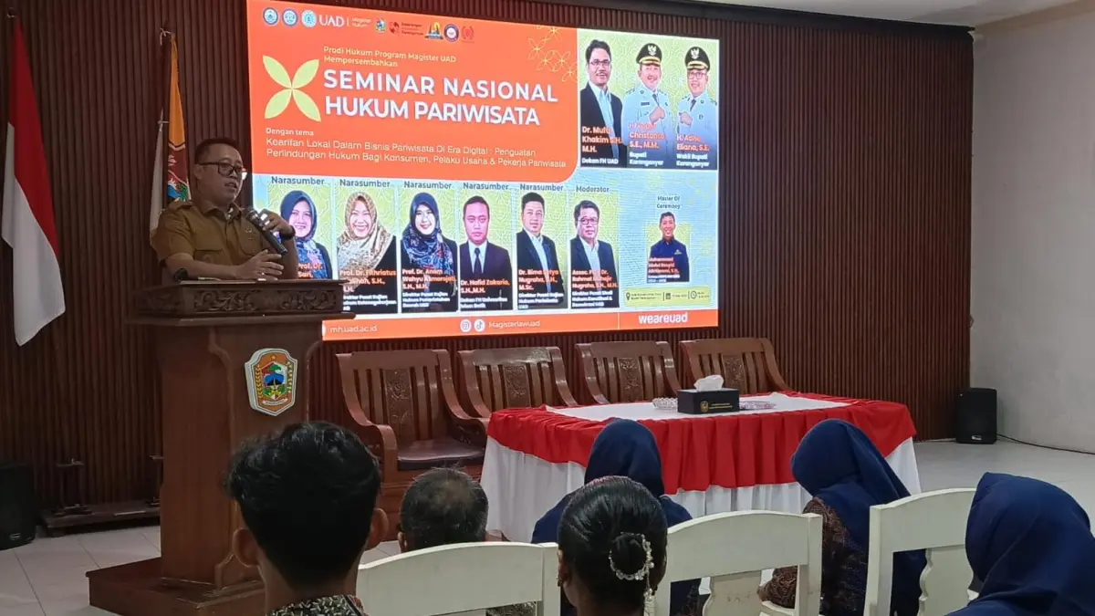 Wakil Bupati Karanganyar Adhe Eliana memberi sambutan dalam sebuah forum diskusi bersama jajaran pemkab dan akademisi hukum pariwisata. (Rudi Hartono/Radar Solo)