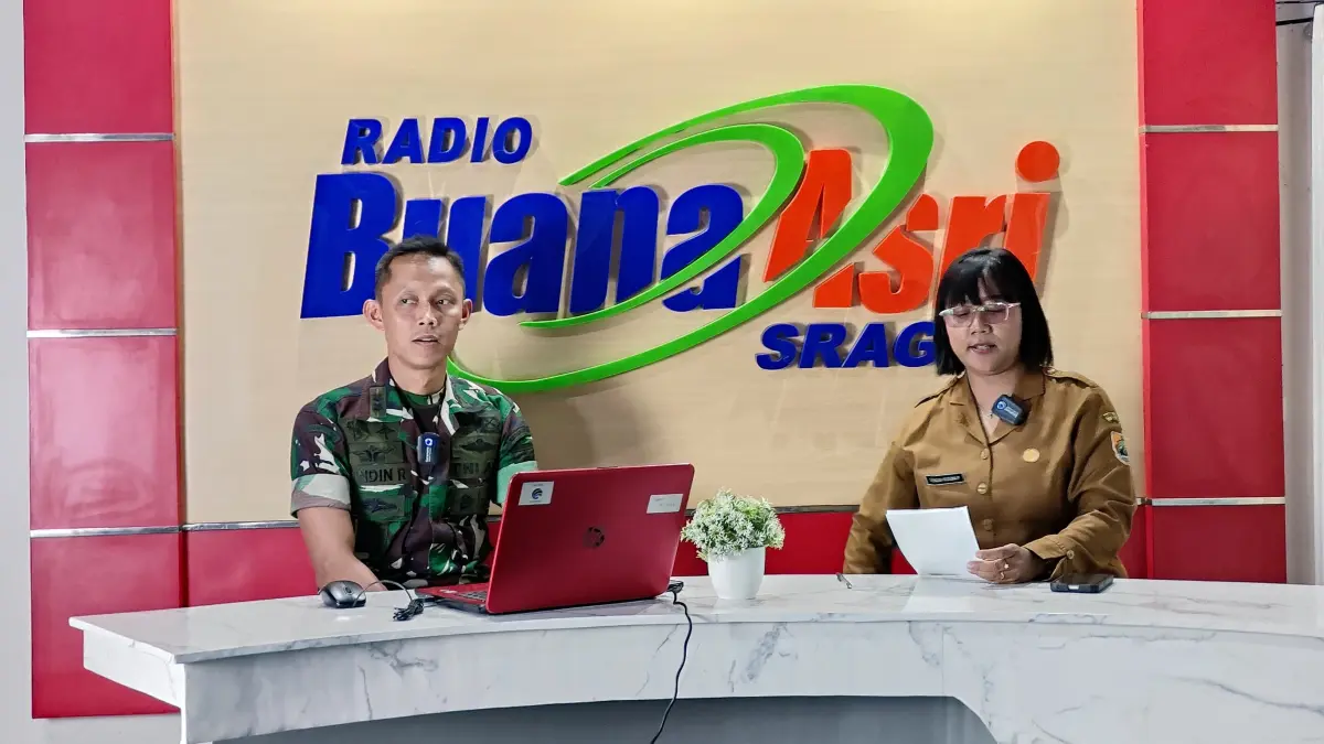 Dansatgas TMMD Reguler Ke-128 Kodim 0725 Sragen Letkol Inf Dindin Rohidin saat talk show di Radio Bhuana Asri, Senin, (11/5/2026). (Ahmad Khairudin/Radar Solo)