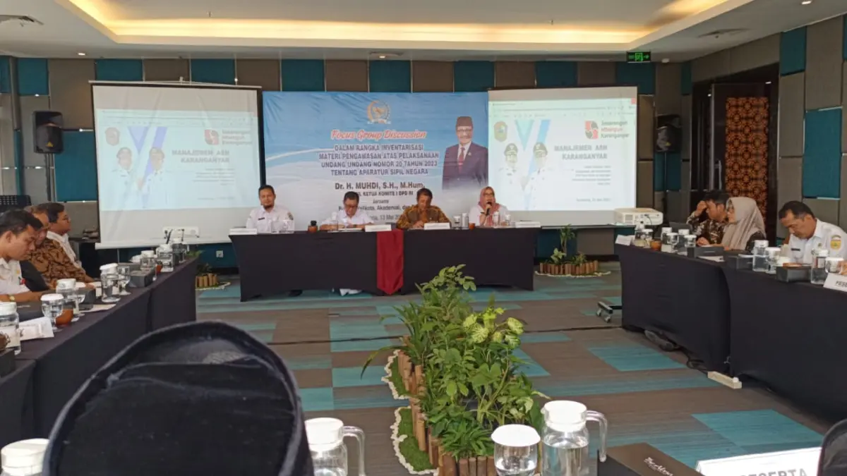 Anggota DPD RI asal Jawa Tengah Muhdi menggelar Focus Group Discussion (FGD). (ANTONIUS CHRISTIAN/RADAR SOLO)