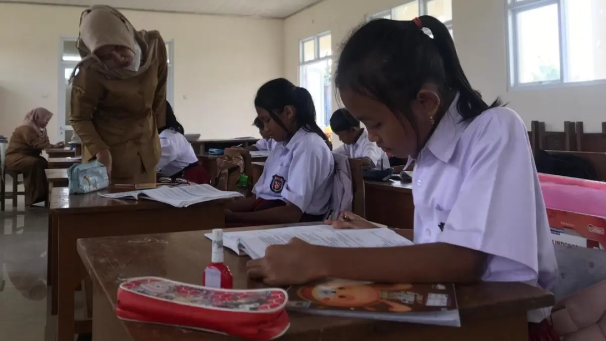 Kegiatan belajar mengajar di dalam kelas. Disdikbud Boyolali berupaya ekstra untuk menekan jumlah anak tidak sekolah. (ABDUL KHOFID/RADAR SOLO)