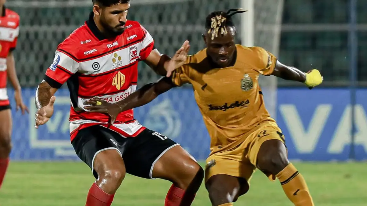 SUKSES COMEBACK: Striker Bhayangkara FC Moussa Sidibe saat melawan Madura United di Stadion Sumpah Pemuda, Lampung, Senin malam (11/5). (INSTAGRAM MADURA UNITED)