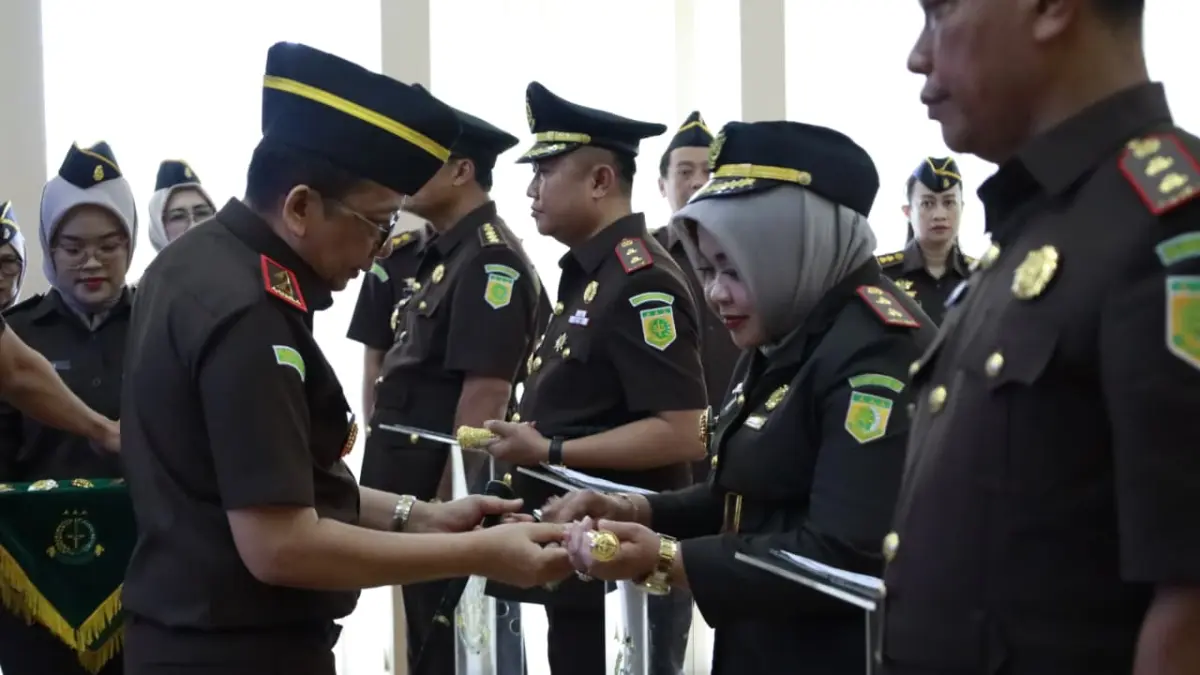 Pelantikan Kajari Sukoharjo yang baru Retno Setyowati di kantor Kejaksaan Tinggi Jateng, Selasa (12/5). (Dok. Kejari Sukoharjo)