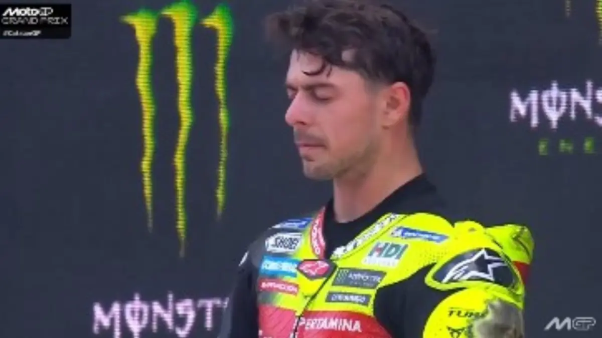 Pembalap Pertamina Enduro VR46 Racing Team Fabio Di Giannantoni di podium juara MotoGP Catalunya 2026. (X @MotoGP)