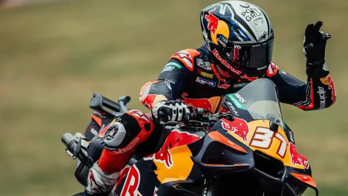 Pembalap Red Bull KTM Factory Racing, Pedro Acosta di posisi start paling depan pada MotoGP Catalunya 2026,