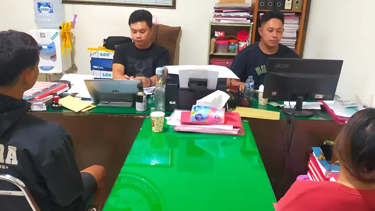 ACH dan VNR diperiksa di Mapolres Wonogiri dalam kasus peredaran obat keras. (DOK.POLRES WONOGIRI)