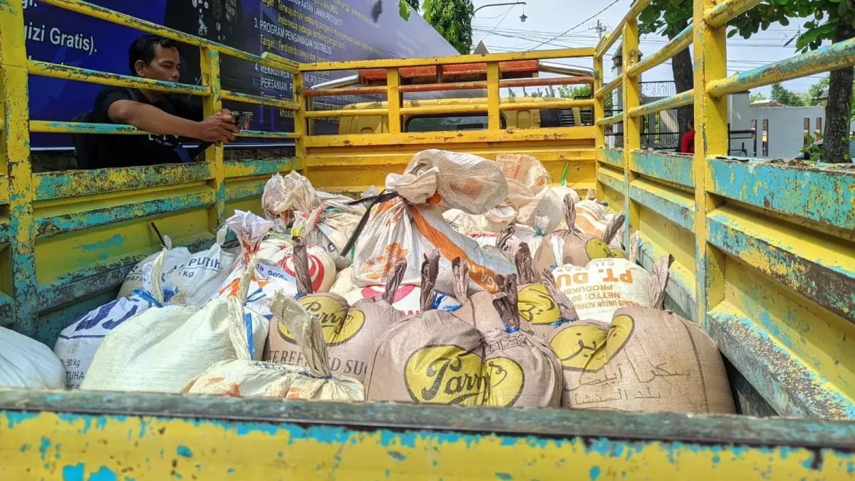 Barang bukti getah pinus yang diamankan anggota Polres Wonogiri. (IWAN ADI/RADAR SOLO)