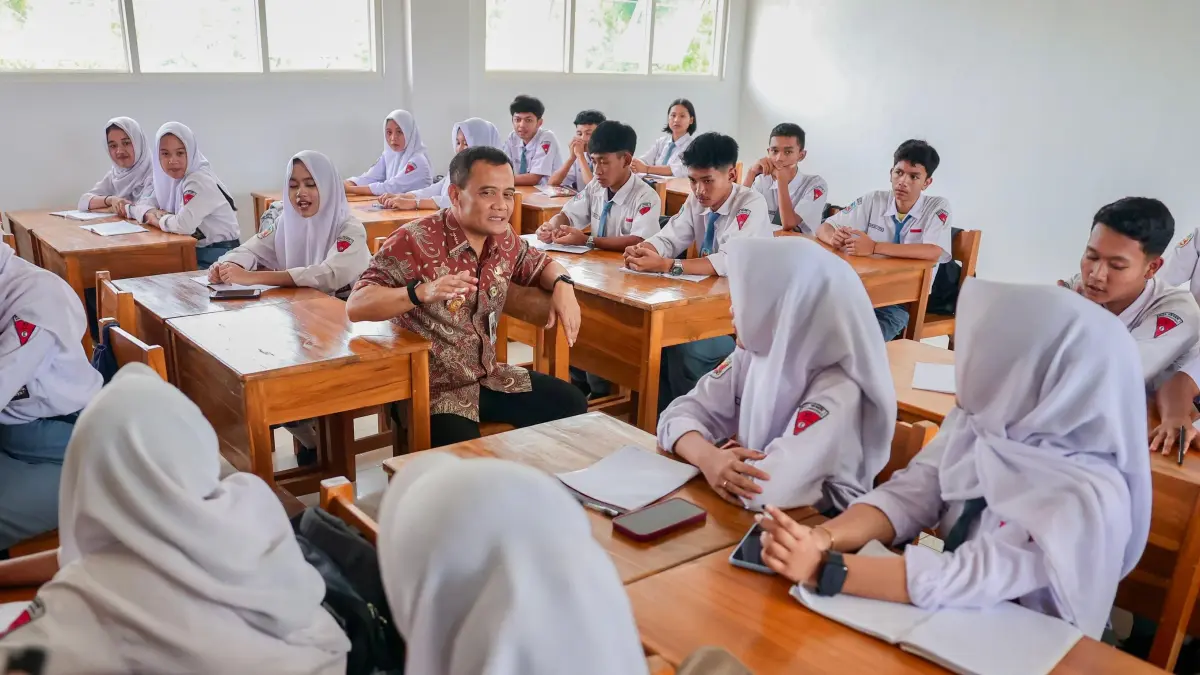 Gubernur Jateng Ahmad Luthfi di sela peresmian SMA Negeri 1 Kemalang, Kabupaten Klaten, Selasa (19/5/2026). (ISTIMEWA)