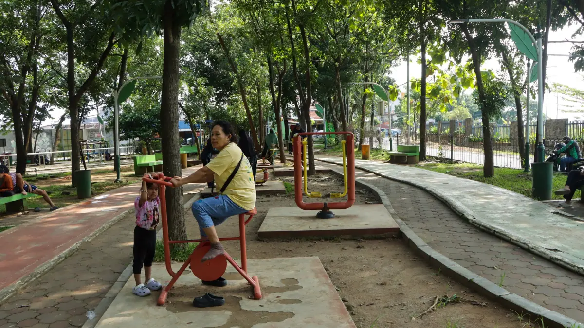 Taman kota pada malam hari sering disalahgunakan untuk berbuat tidak baik. (M Ihsan/Radar Solo)