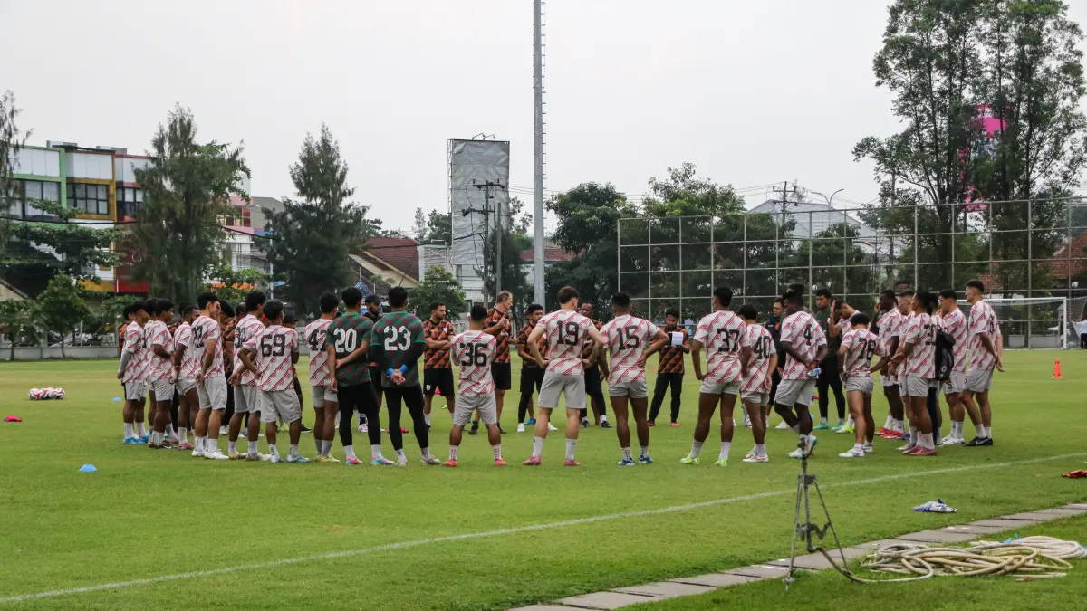 Para pemain Persis Solo jalani sesi latihan di Lapangan Kotabarat, rabu (21/5/2026). (M. IHSAN/RADAR SOLO)