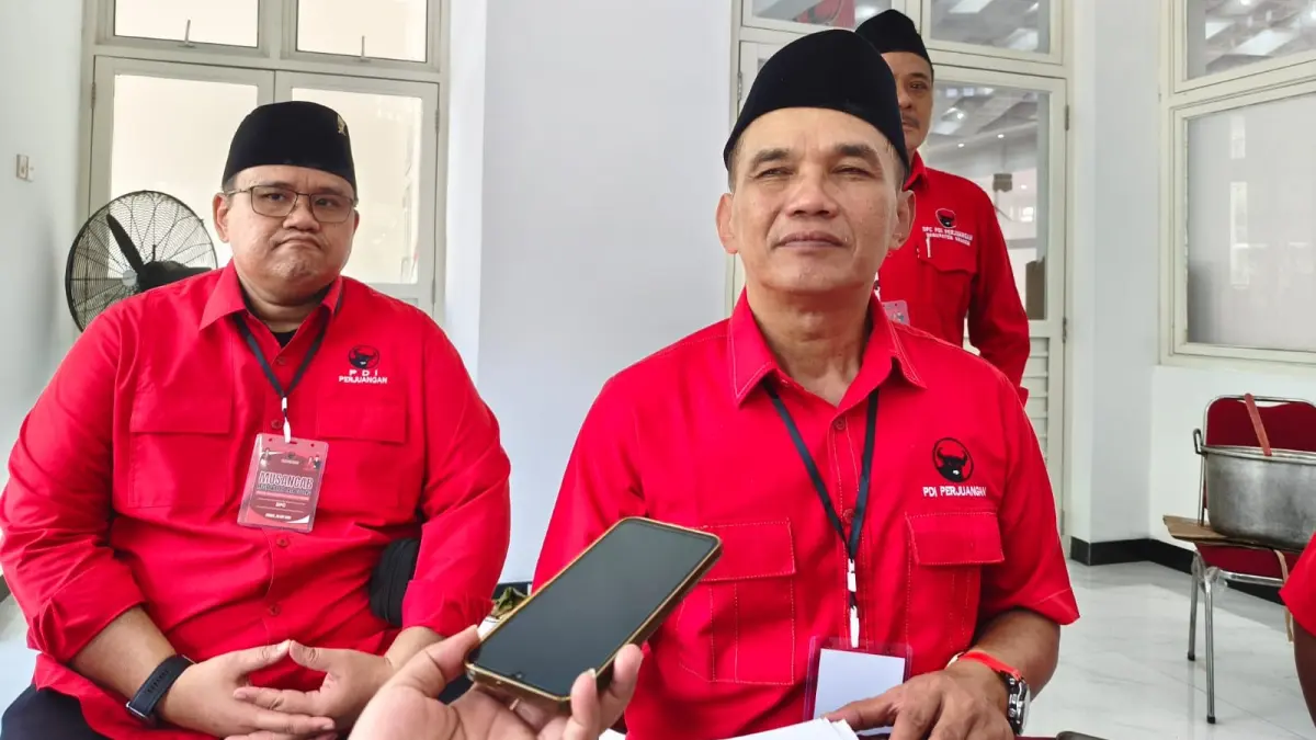 Sekretaris DPD PDIP Jateng Sumanto beberkan agenda rekrutmen ribuan kader. (Ahmad Khairudin/Radar Solo)
