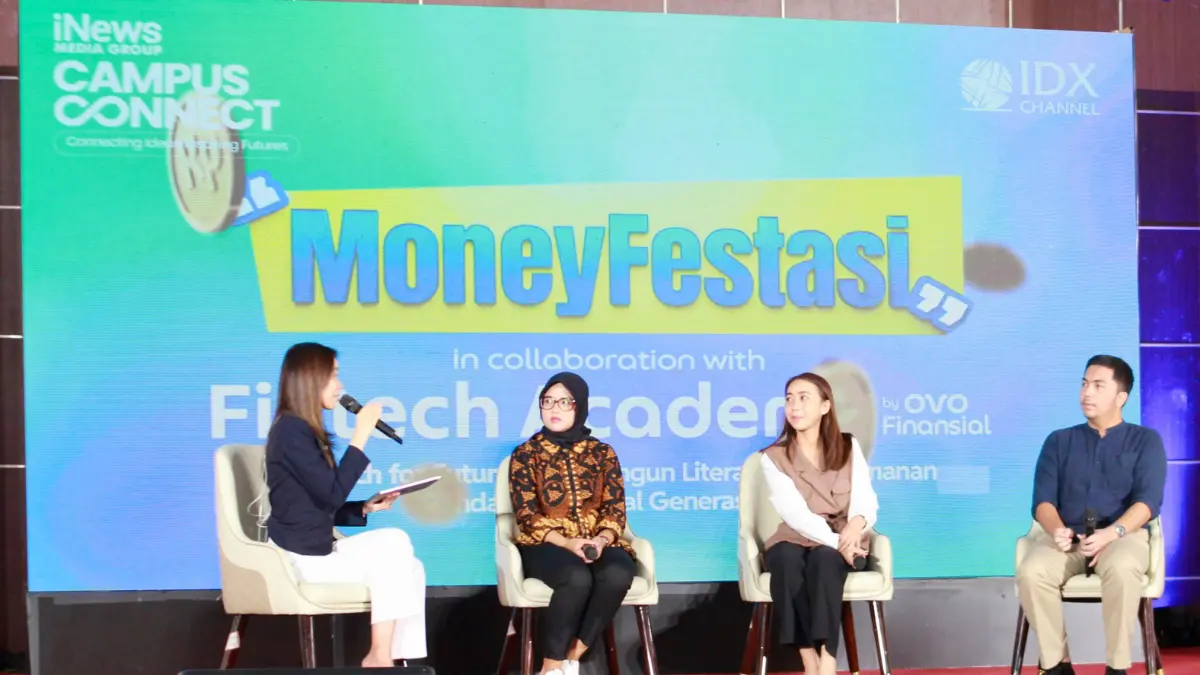 Dosen FEB UNS Dila Maghrifani (kedua dari kiri), &nbsp;Financial Planner Debora Aprianita (dua dari kanan) dan Head of Public Affairs OVO Finansial Mekhdi Ibrahim (paling kanan), sebagai narasumber pada acara Fintech Academy bersama MoneyFestasi di UNS, Rabu (20/5/2026). ISTIMEWA