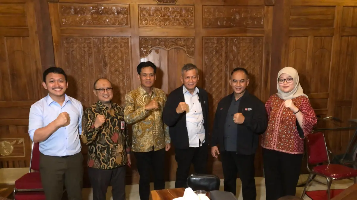 Ketua Satgas Pasti Rizal Ramadhani (tiga dari kanan), Direktur Satgas Pasti Djoko Prihadi (dua dari kanan), Anggota DPR RI Didik Haryadi (tiga dari Kiri). (ABDUL KHOLIK/RADAR SOLO) 