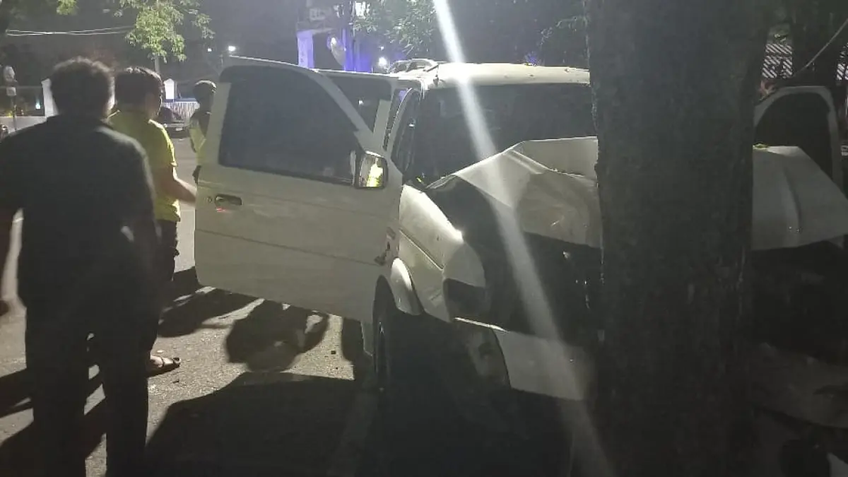 Diduga Tabrak Lari, Pengemudi Ford Everest Diamuk Massa di Depok Manahan (ANTONIUS CHRISTIAN/RADAR SOLO)