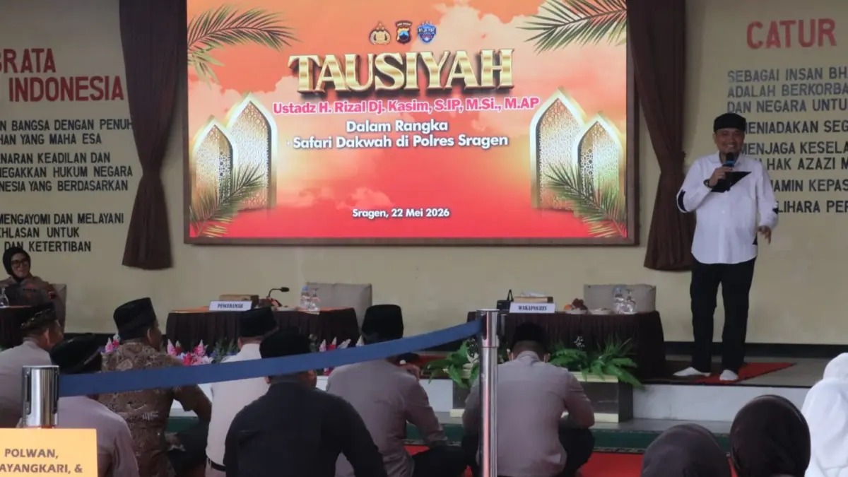 Dalam materi tausiyahnya, Ustadz Rizal menekankan urgensi pengelolaan integritas diri anggota Polri. (AHMAD K/RADAR SOLO) 