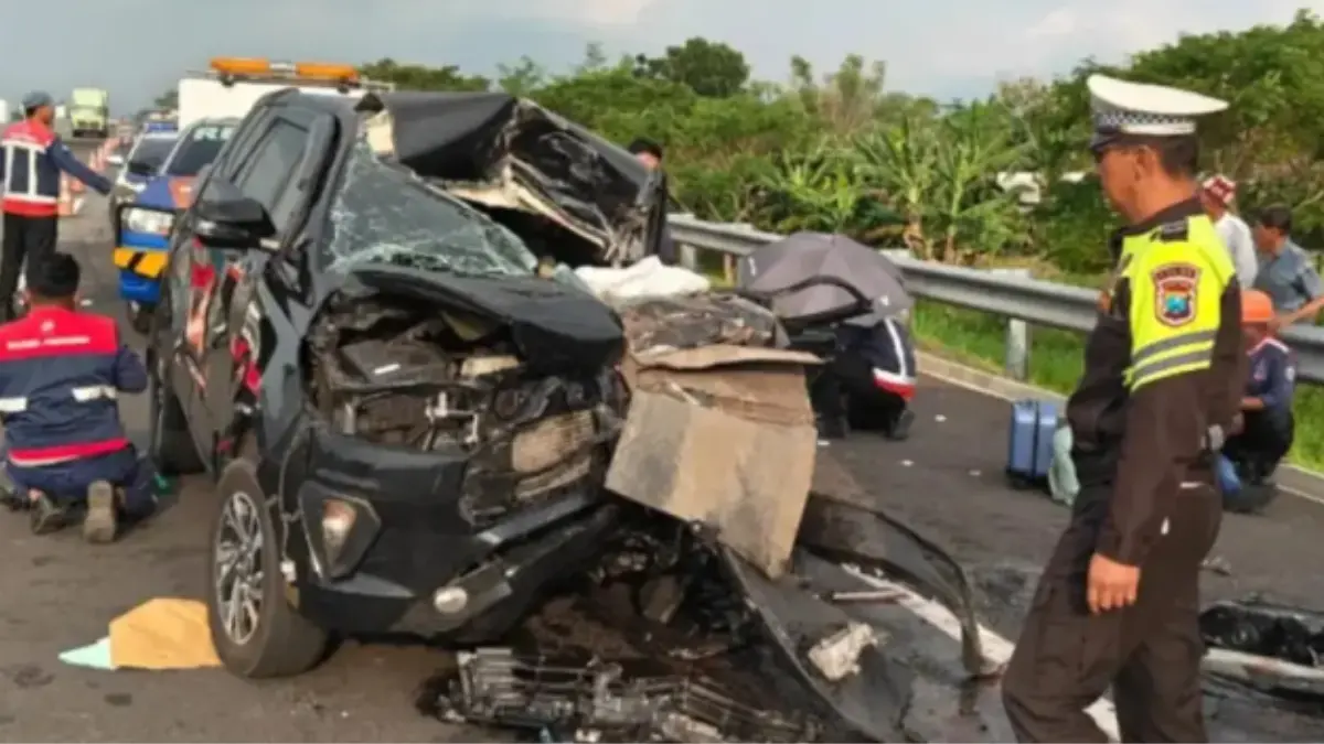 Kondisi mobil yang membawa anggota DPR RI dari Partai Kebangkitan Bangsa (PKB) Muhammad Hilman Mufidi atau yang akrab disapa Gus Hilman mengalami kecelakaan di Tol Pasuruan-Probolinggo (Paspro) KM 834 Jalur B, Sabtu (23/5/2026) sore. (ISTIMEWA)