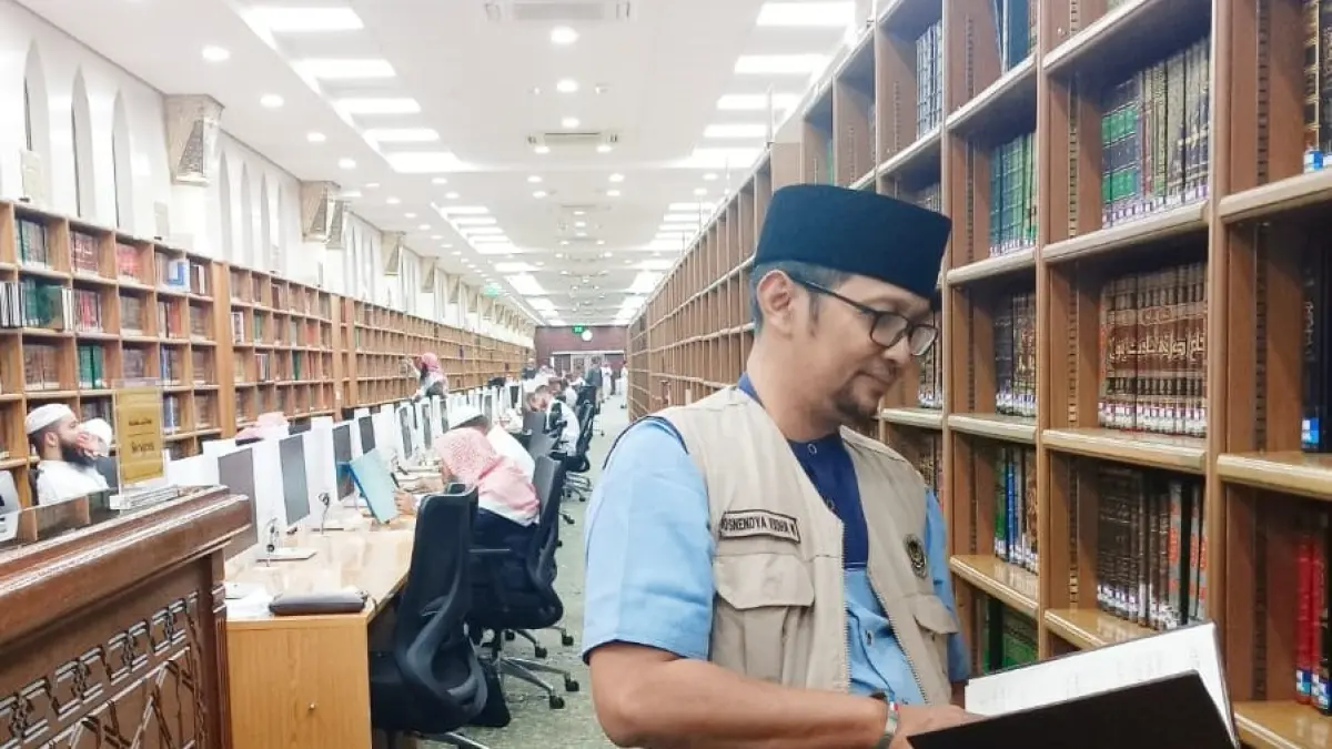Rosnendya Yudha Wiguna (Direktur Syiar Pusat Lontar Nusantara) mengunjungi Perpustakaan Masjid Nabawi. (Ist)
