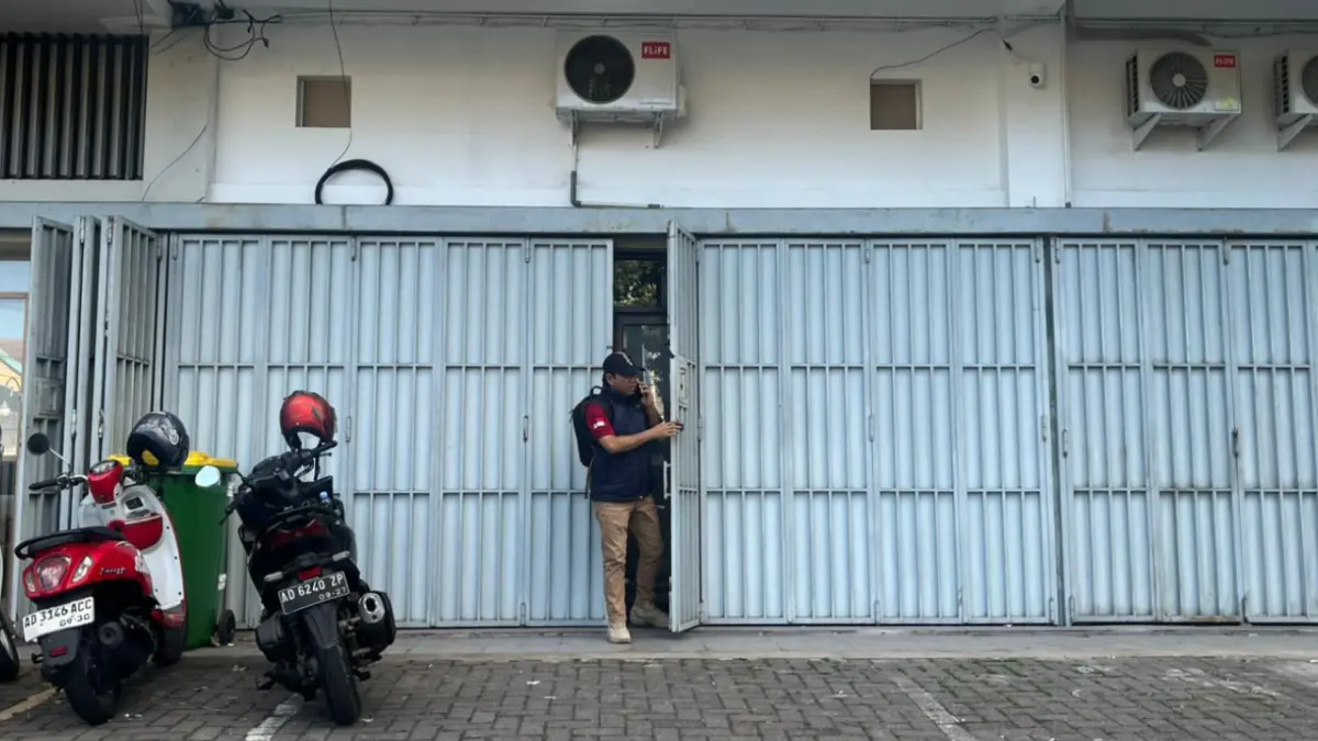 Ruko di kawasan Solo Baru, Sukoharjo jadi markas sindikat penipuan online, digerebek jajaran Polda Jateng. (M. IHSAN/RADAR SOLO)
