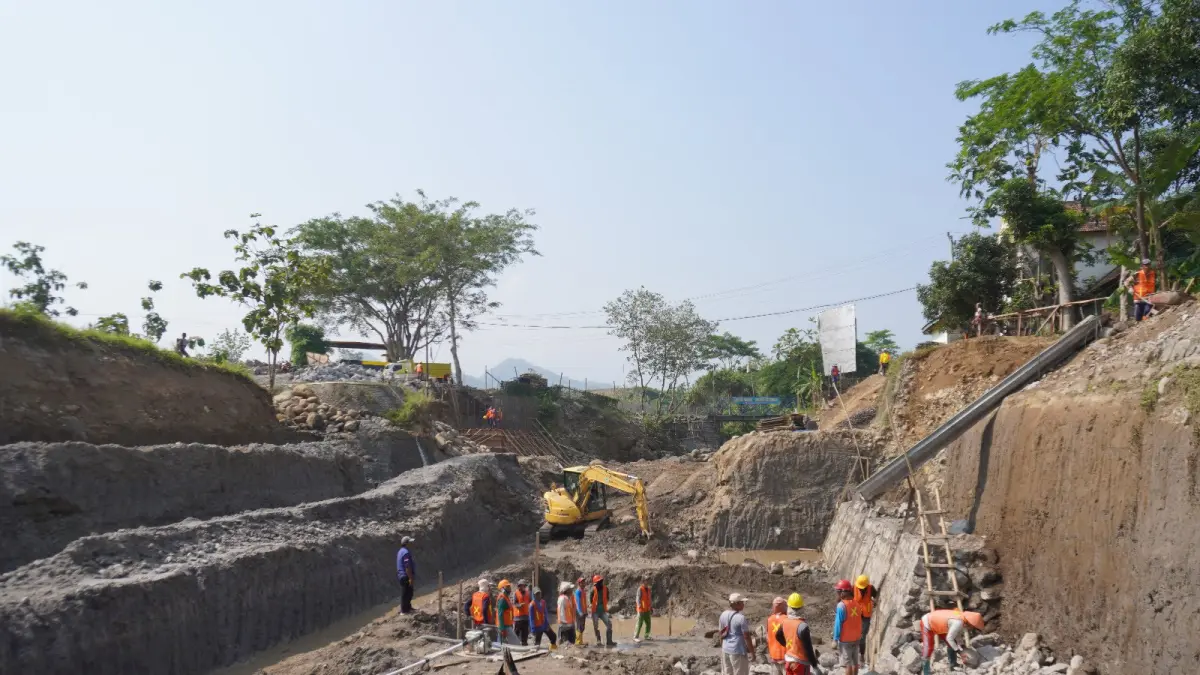 Salah satu proyek infrastruktur jembatan di Kabupaten Sragen. (Ahmad Khairudin/Radar Solo)