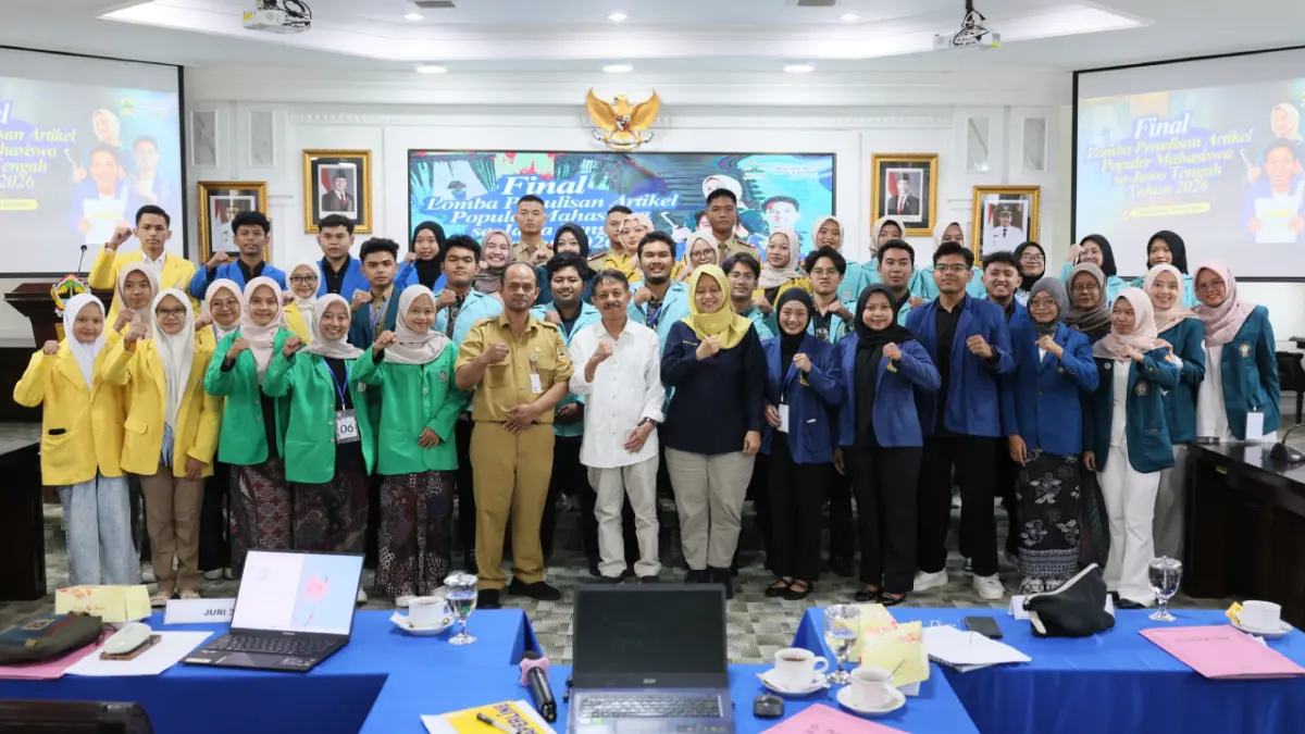Tim mahasiswa pemenang lomba penulisan artikel populer program strategis Pemprov Jateng.