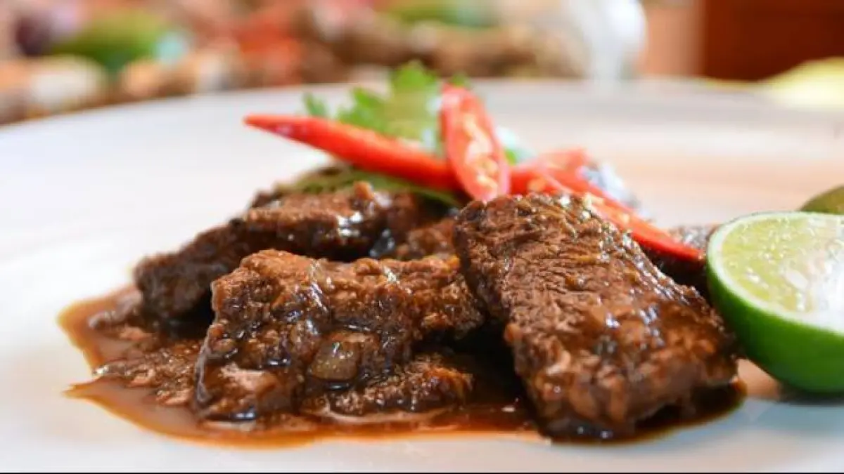 Foto ilustrasi menu rendang
