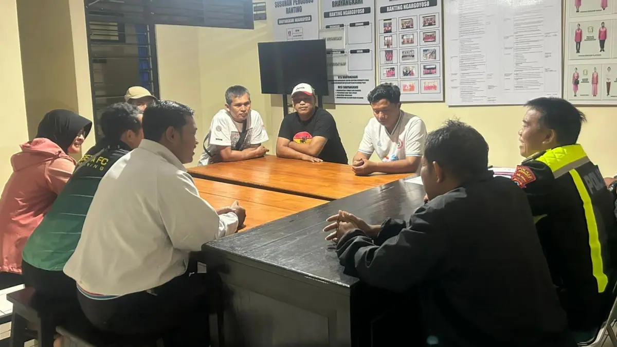 Mediasi kasus pencurian gula 50 kg di Mapolsek Ngargoyoso. (Rudi Hartono/Radar Solo)