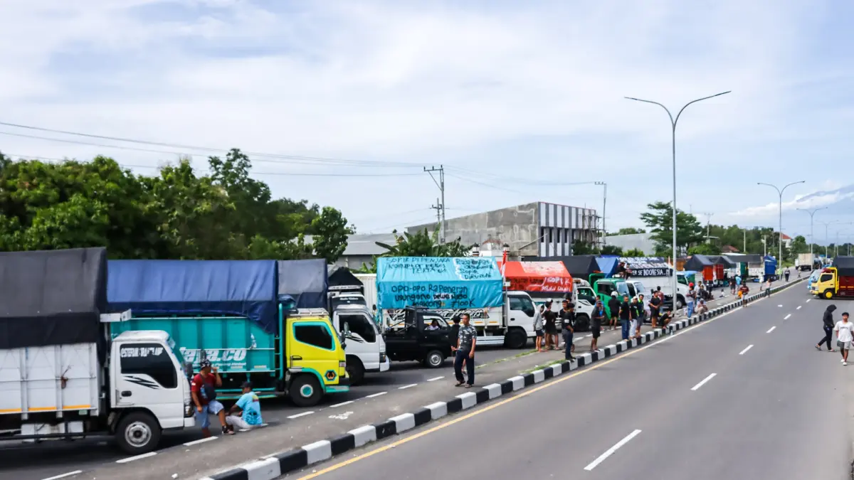 Aksi demo sopir truk atas penertiban ODOL pada Juni 2025. (M Ihsan/Radar Solo)