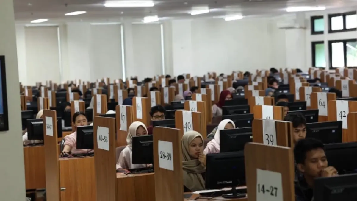 Mahasiswa mengikuti tes SNBT di kampus UNS, belum lama ini. (ALFIDA NURCHOLISAH/RADAR SOLO)