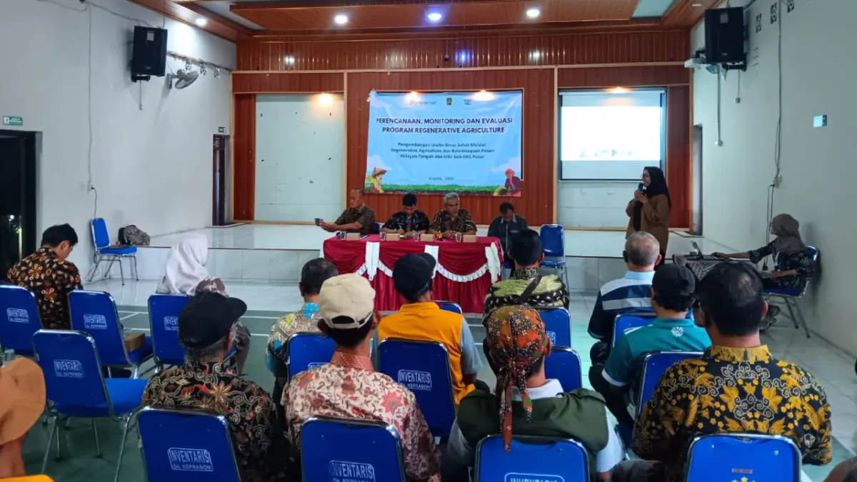 Gita Pertiwi bersama PT Tirta Investama (AQUA Klaten) resmi menggelar kick off keberlanjutan program pertanian berkelanjutan di Balai Desa Keprabon, Kecamatan Polanharjo, Klaten. (ANGGA PURENDA/RADAR SOLO)