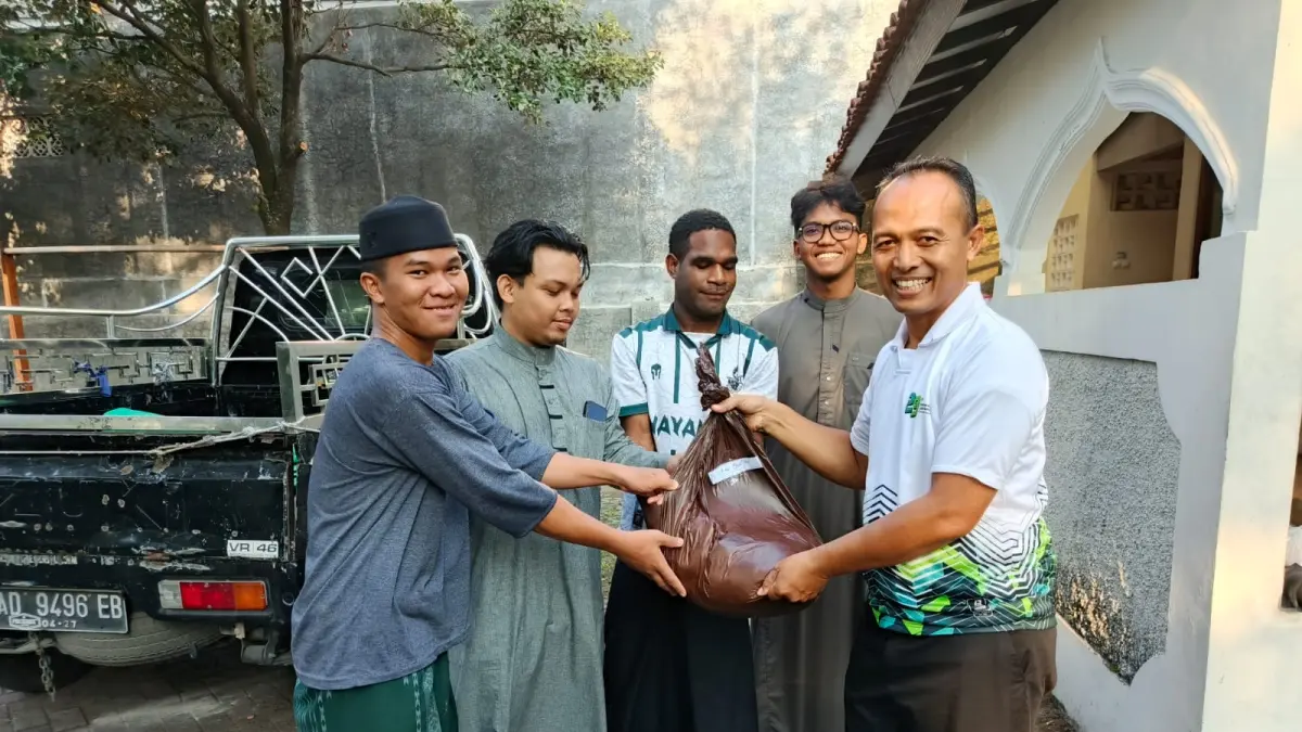 Lorin Group Solo Sembelih 6 Ekor Sapi dan 4 Kambing, Distribusi 900 Kantong Daging Kurban