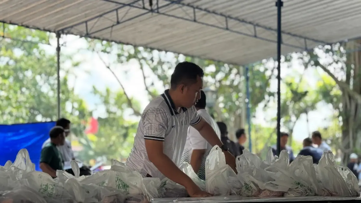 Lorin Group Solo Sembelih 6 Ekor Sapi dan 4 Kambing, Distribusi 900 Kantong Daging Kurban
