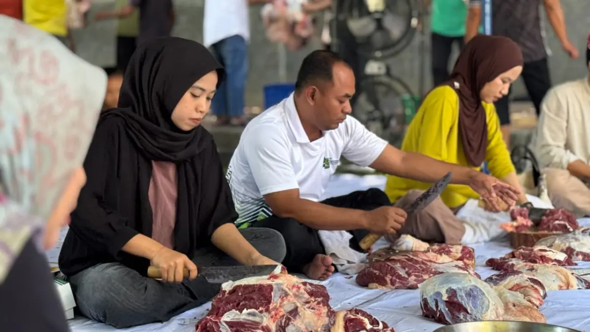 Lorin Group Solo Sembelih 6 Ekor Sapi dan 4 Kambing, Distribusi 900 Kantong Daging Kurban