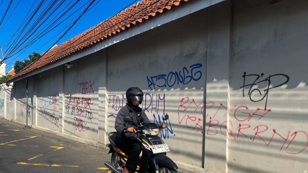 Vabdalisme di tembok luar Gereja Purbayan. (M Ihsan/Radar Solo)