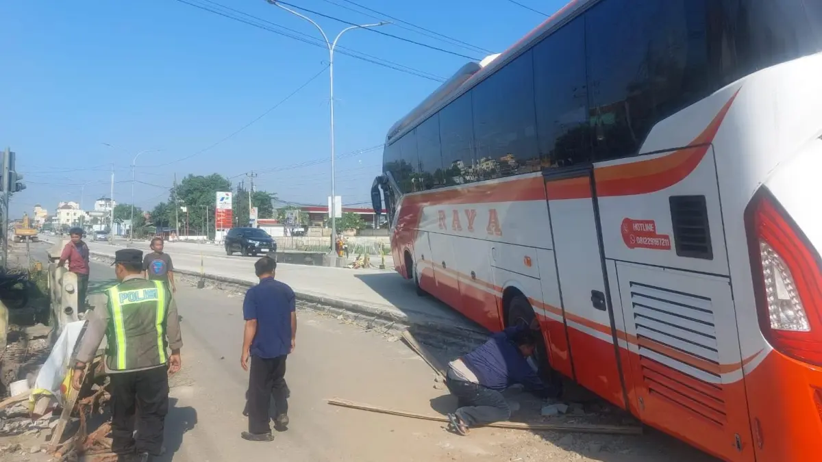 Kondisi arus lalu lintas di Simpang Empat Kebakkramat, Karanganyar, Minggu (31/5/2026). (Rudi Hartono/Radar Solo)